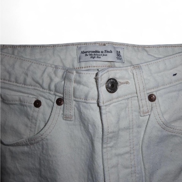 Abercrombie & Fitch Curve Love High Rise ‘90s Relaxed Jeans - Picture 2 of 6